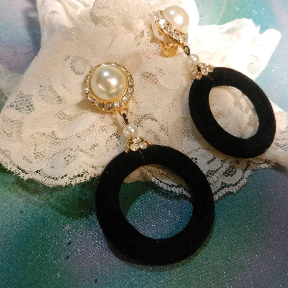 VTG Contempo hoop clip earrings black velvet pearlcore drop and dangle sparklers